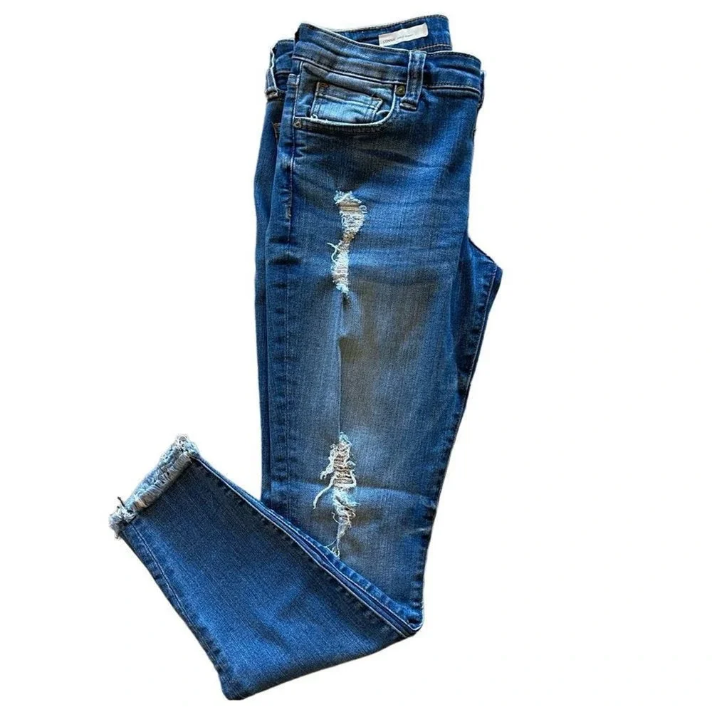 Kut from the Kloth Connie ankle skinny distressed jean size 4